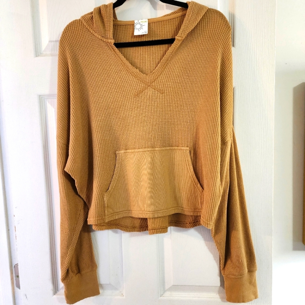 OFFLINE BY AERIE ☆ Tan Waffle Knit. NWOT PIT - PIT 26" Very Stretchy. S/P, SMALL